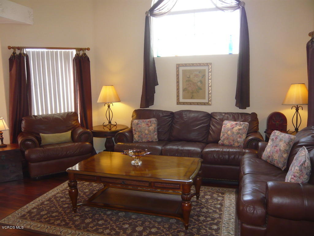622 Perth Place Oxnard, CA 93035 - Photo 2 of 32 P1050638