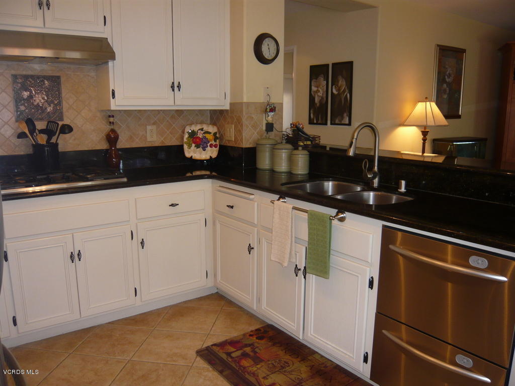 622 Perth Place Oxnard, CA 93035 - Photo 10 of 32 P1050673