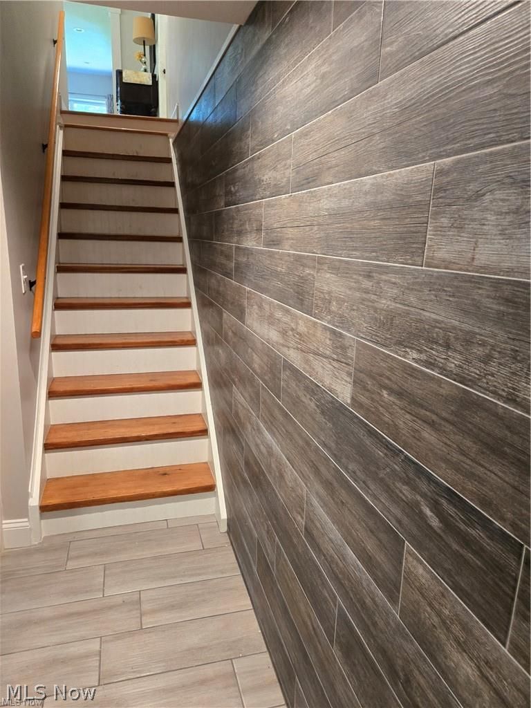 13725 Rockhaven Road Newbury, OH 44065 - Photo 15 of 31 Inviting staircase to the lower level