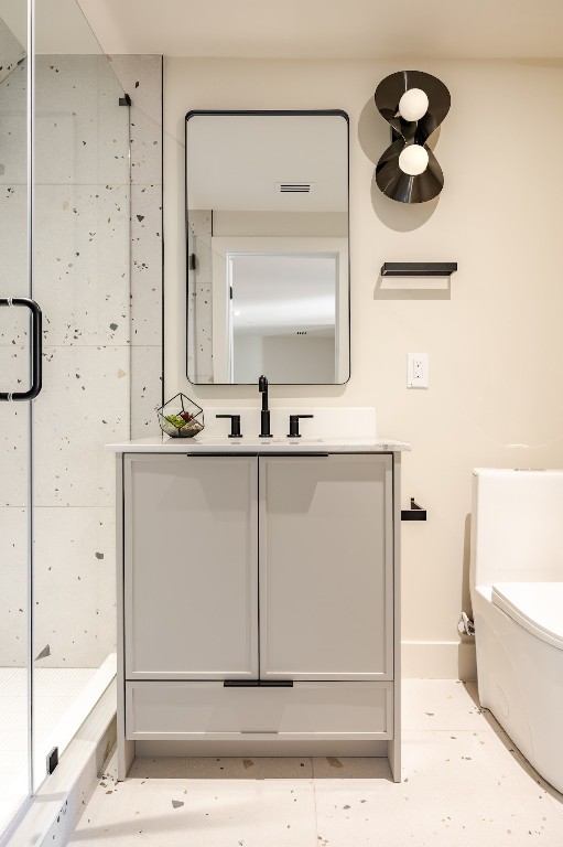 1802 Overhill Drive, Unit A Austin, TX 78721 - Photo 28 of 37 Third floor full bathroom.