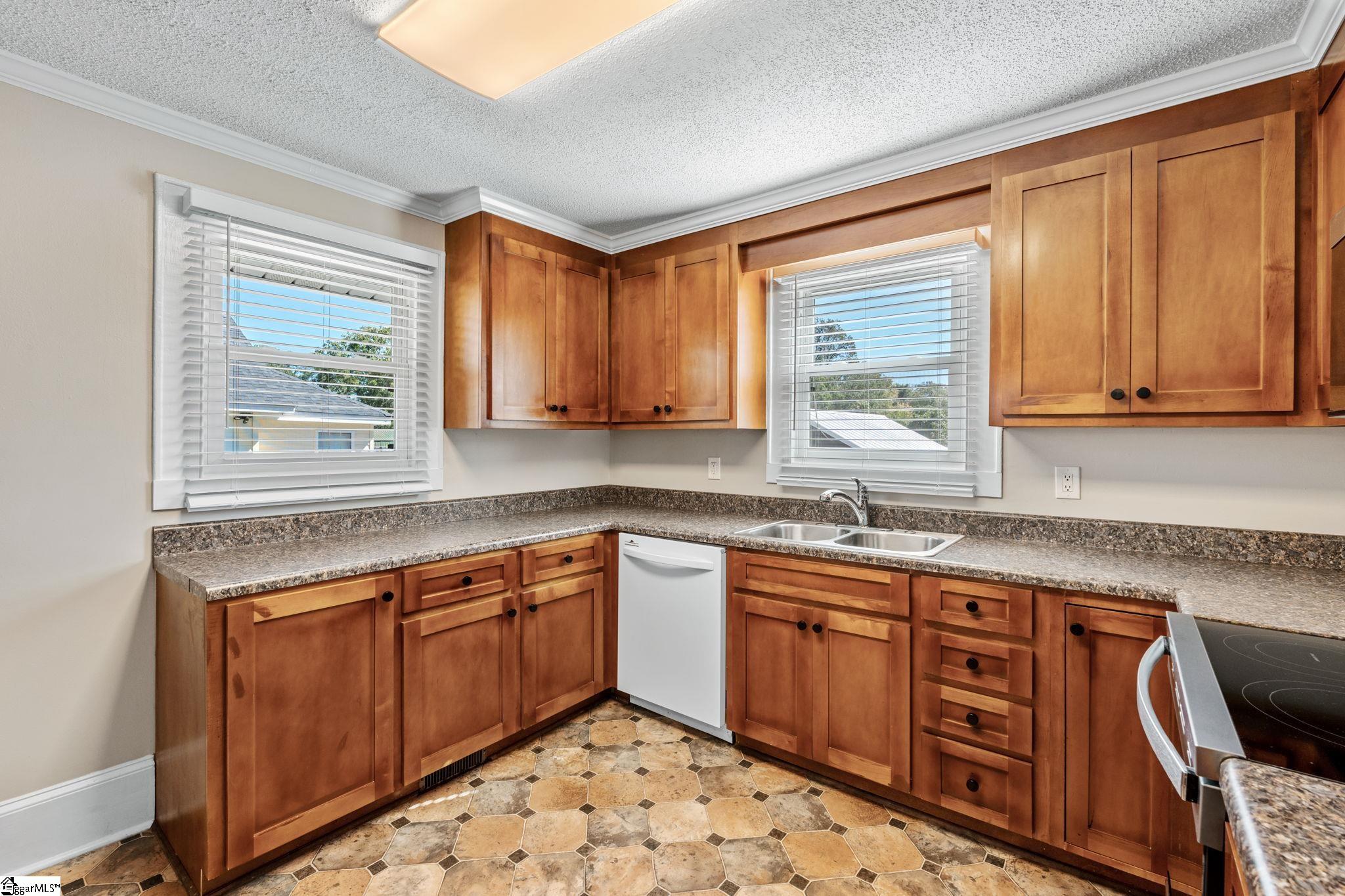 401 Gordon St Extension Greenville, SC 29611 - Photo 12 of 39