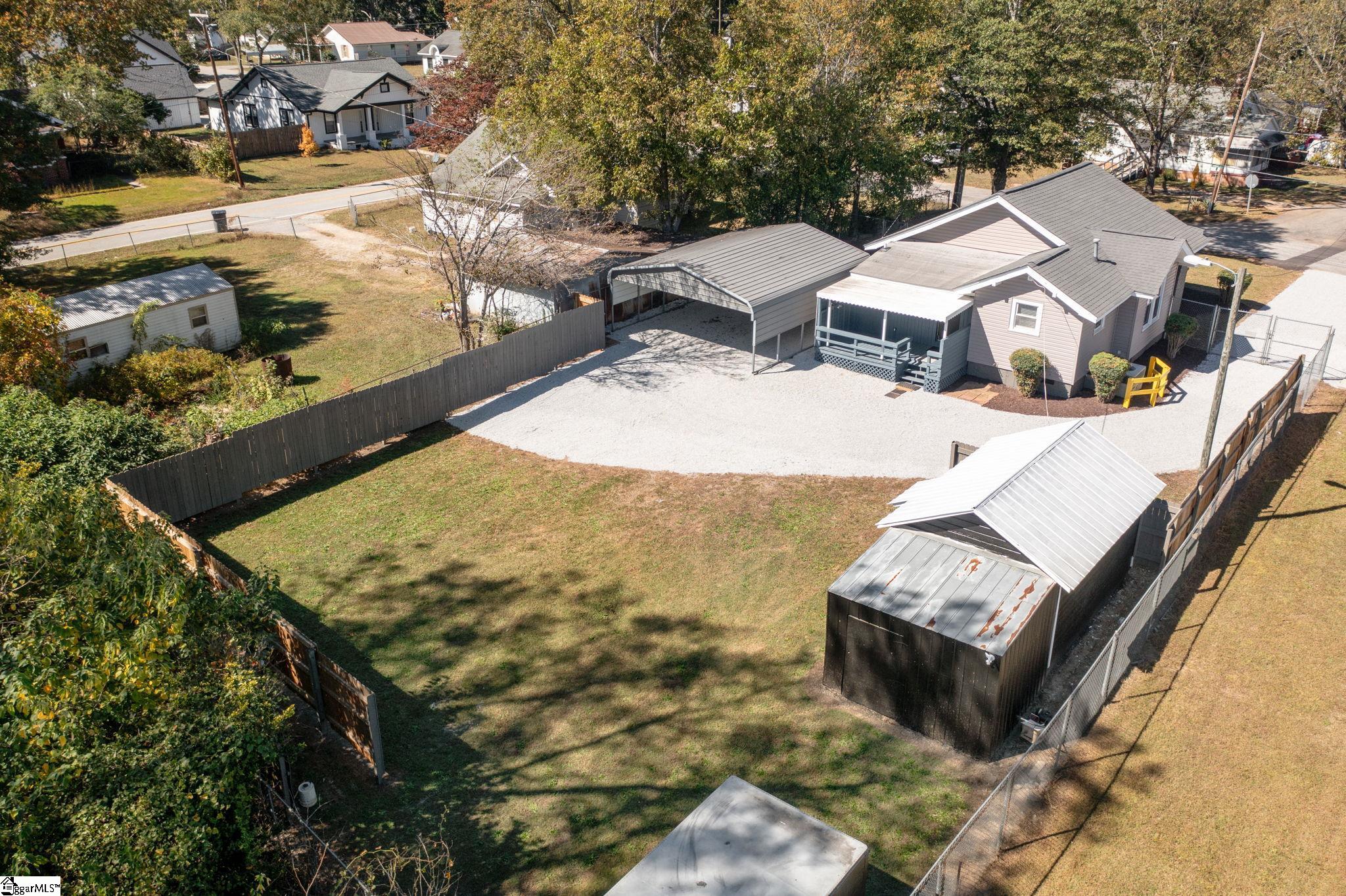 401 Gordon St Extension Greenville, SC 29611 - Photo 3 of 39