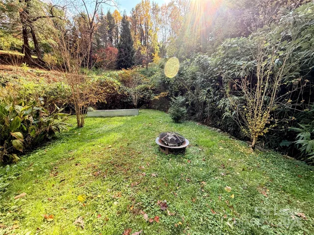 a view of a house with a yard and plants