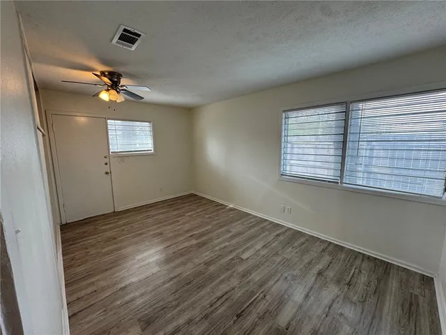 $995 | 604 College View Drive, Bryan, TX 77802