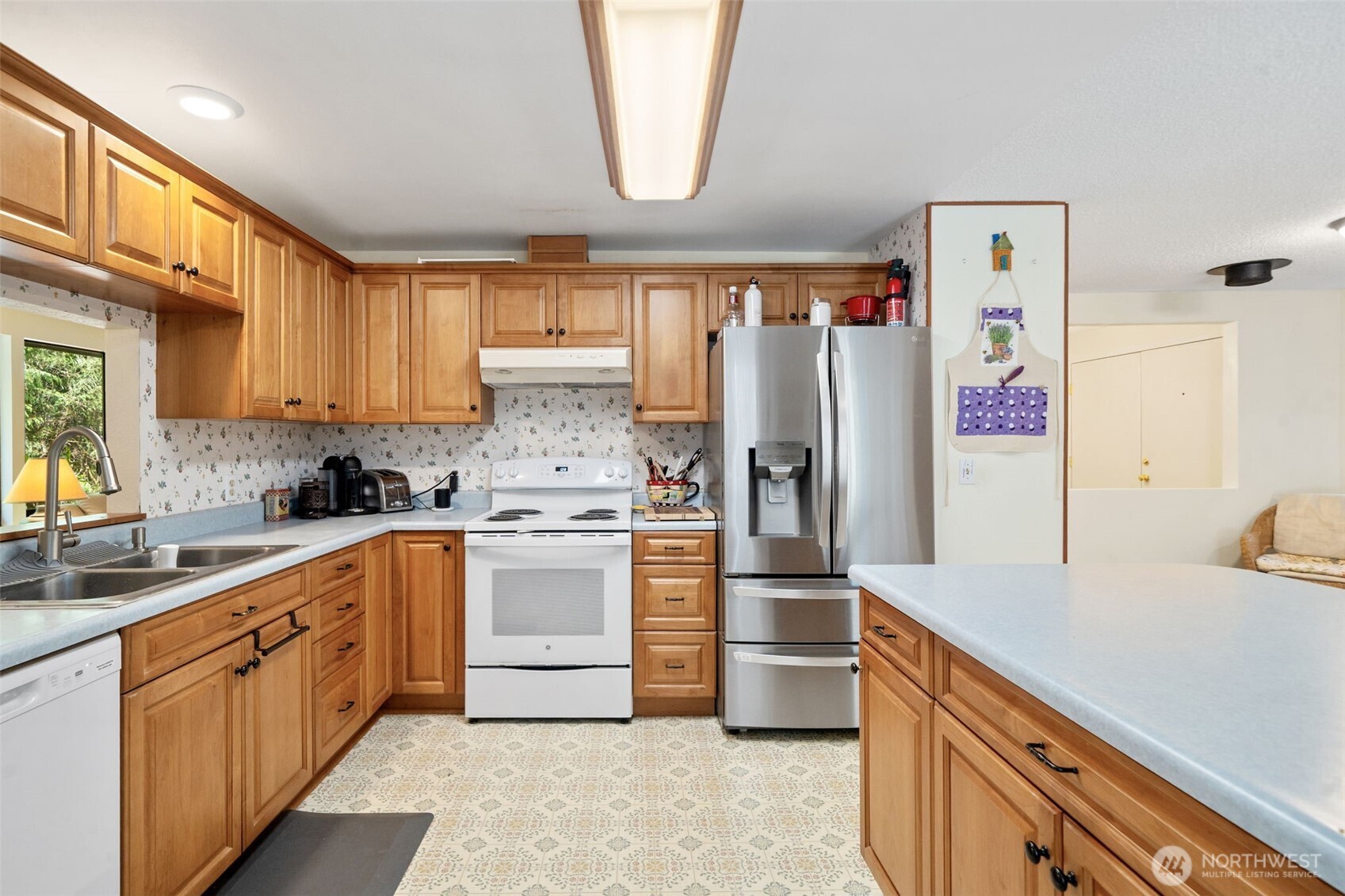 5496 Northeast Laura Loop Poulsbo, WA 98370 - Photo 13 of 34