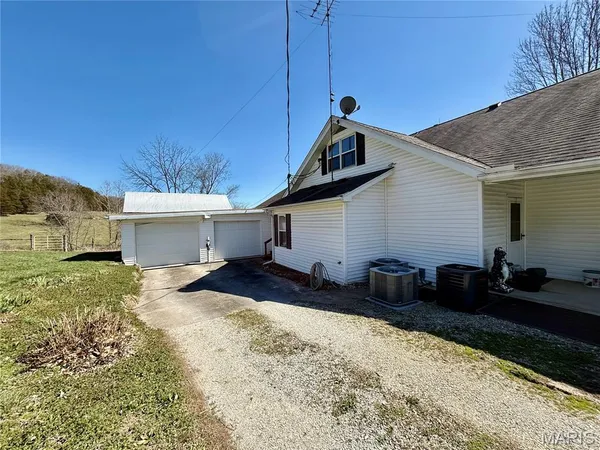 $550,000 | 14 Meador Lane, New Florence, MO 63363