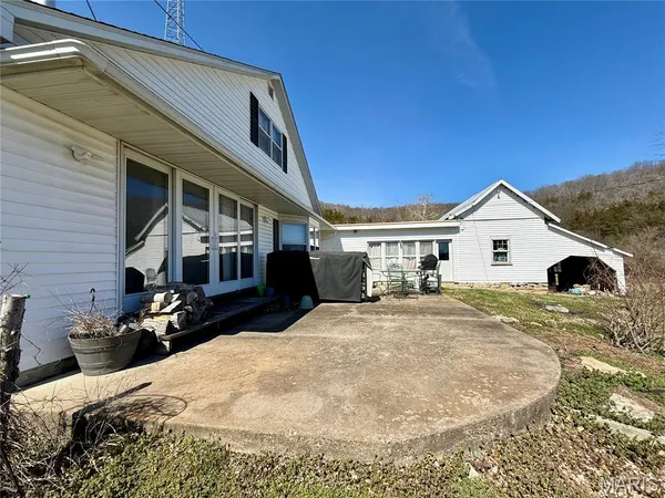 $550,000 | 14 Meador Lane, New Florence, MO 63363