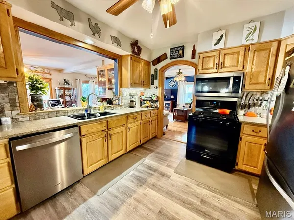 $550,000 | 14 Meador Lane, New Florence, MO 63363