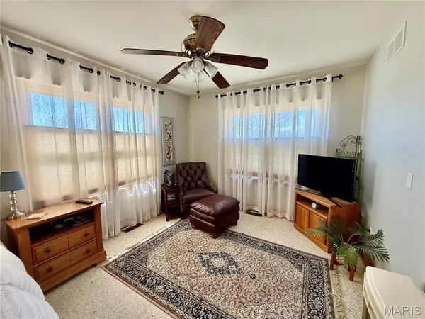 $550,000 | 14 Meador Lane, New Florence, MO 63363