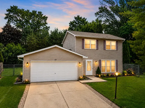$375,000 | 12 Wild Rose Court, Streamwood, IL 60107