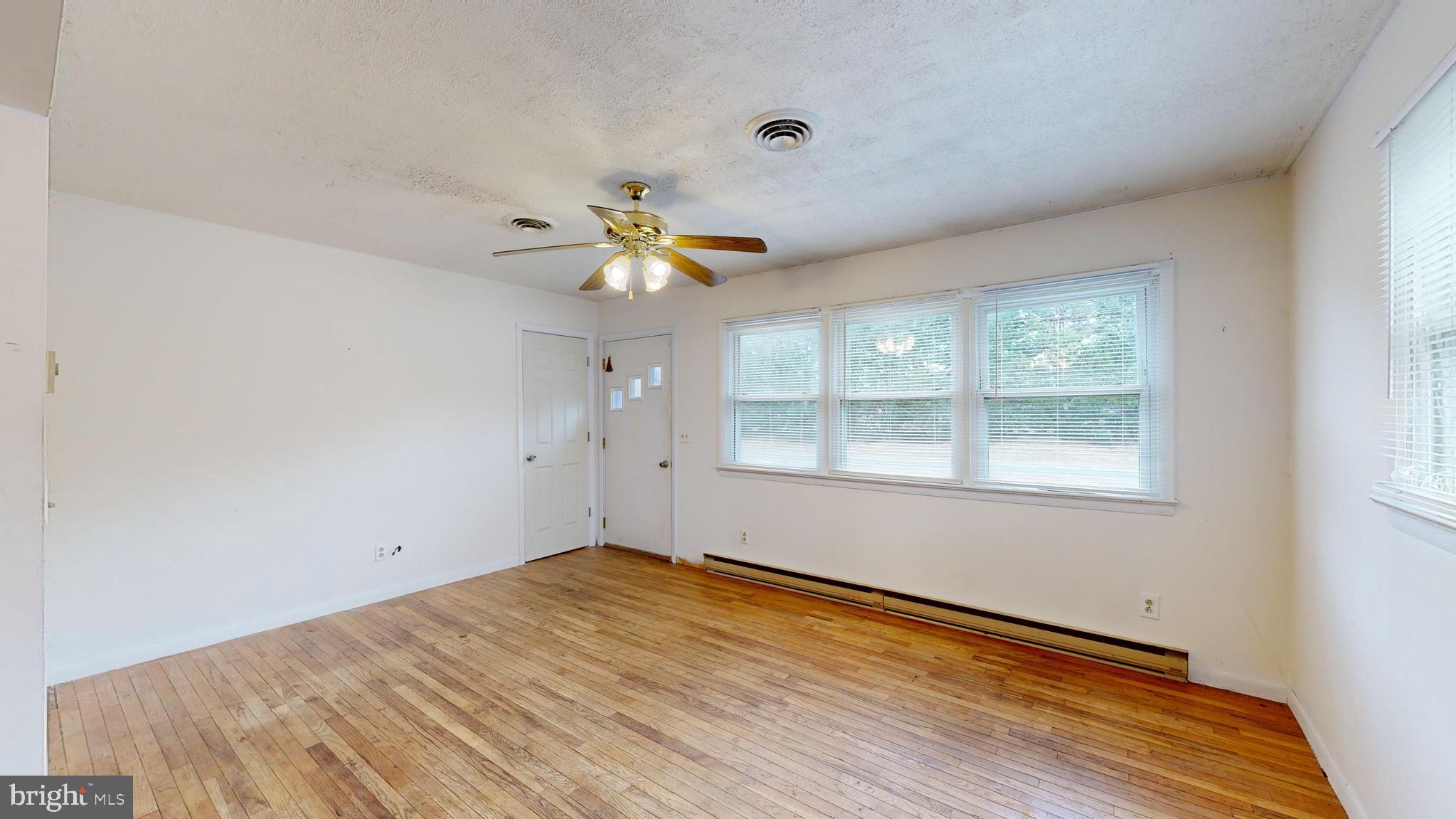 20764 Fleatown Road Lincoln, DE 19960 - Photo 9 of 38 Living Room