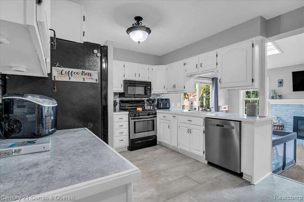 22187 Derby Road Trenton, MI 48183 - Photo 8 of 27 Gallery Image 8