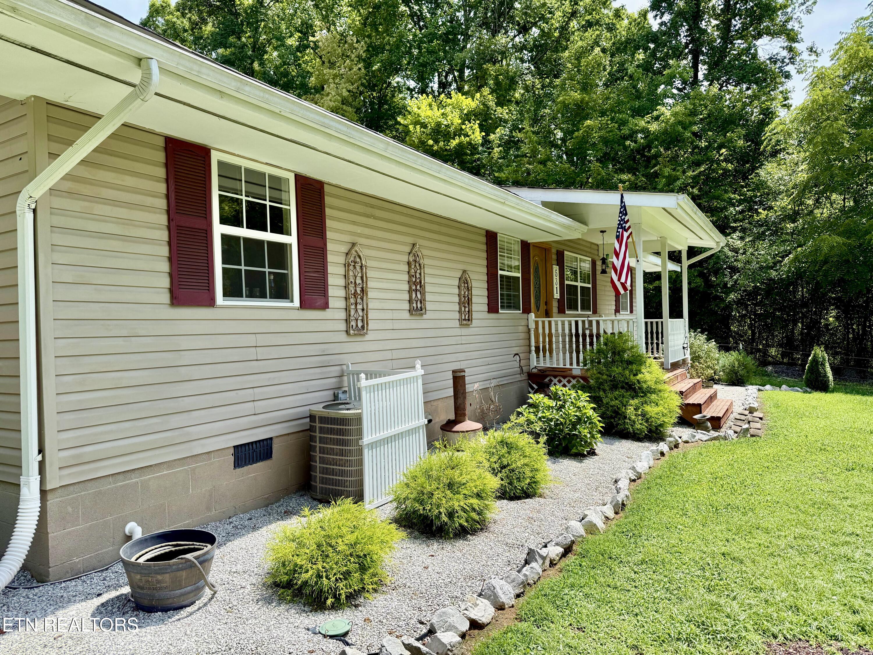 531 Winona Road Huntsville, TN 37756 - Photo 3 of 30 IMG_4404_Original