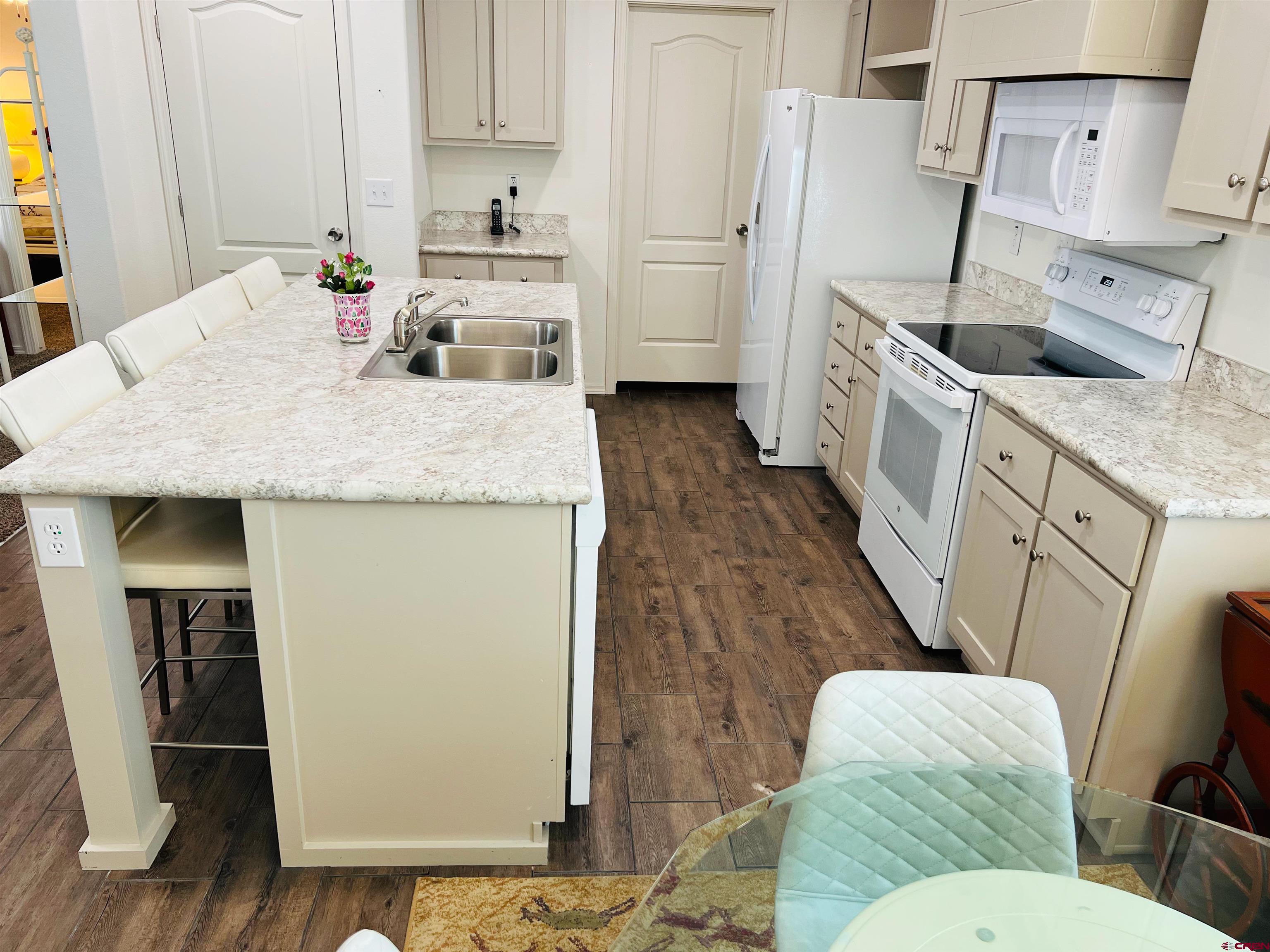 901 6530 Road, Unit 3211 Montrose, CO 81401 - Photo 12 of 34 a kitchen with sink refrigerator and stove