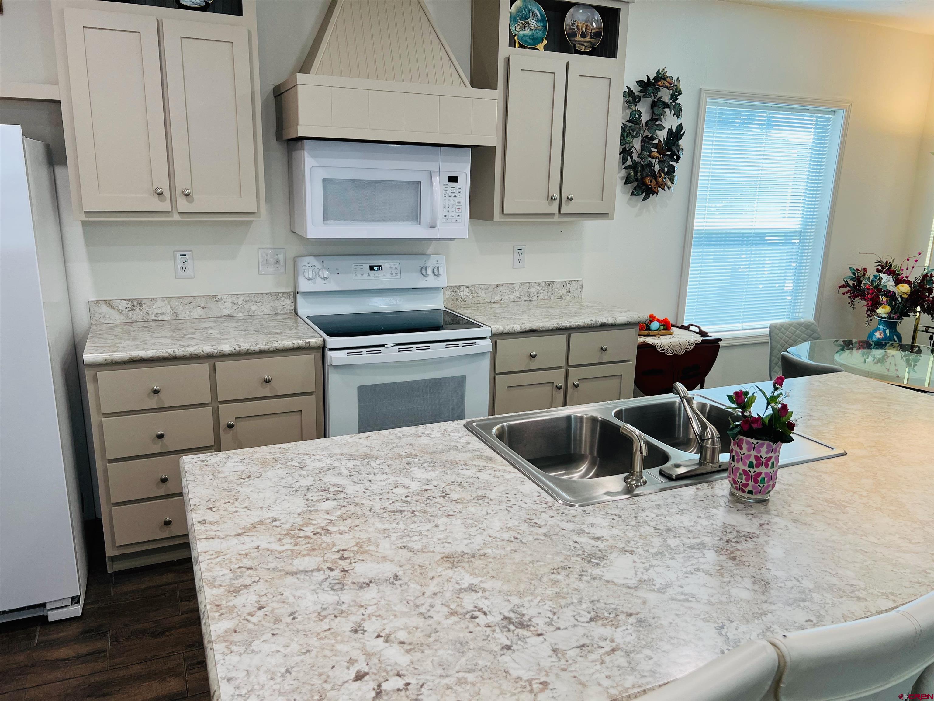 901 6530 Road, Unit 3211 Montrose, CO 81401 - Photo 7 of 34 a kitchen with granite countertop a sink and a stove