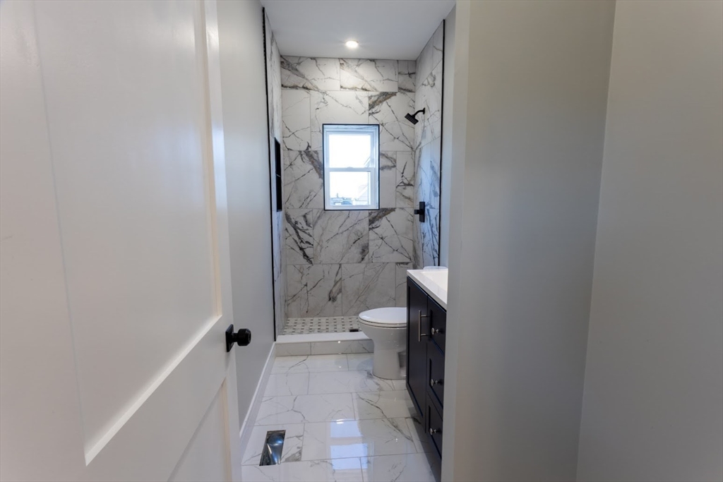 75 Sycamore Street Everett, MA 02149 - Photo 8 of 25 a bathroom with a bathtub and a toilet