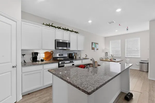 $1,975 | 423 Pepperbark Avenue, Princeton, TX 75407