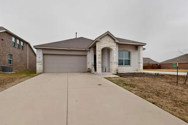 $1,975 | 423 Pepperbark Avenue, Princeton, TX 75407