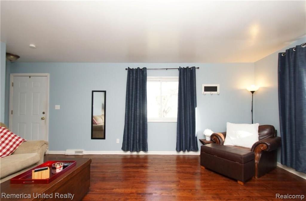 20841 Metroview Road Farmington Hills, MI 48335 - Photo 3 of 12