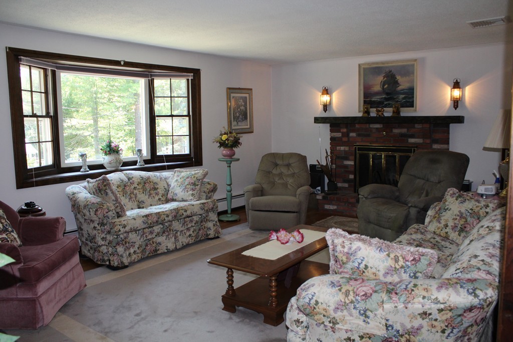 91 Dr Braley Road Freetown, MA 02717 - Photo 11 of 30 Gallery Image 11