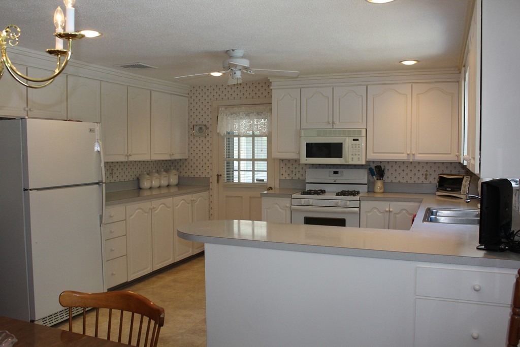 91 Dr Braley Road Freetown, MA 02717 - Photo 3 of 30 Gallery Image 3