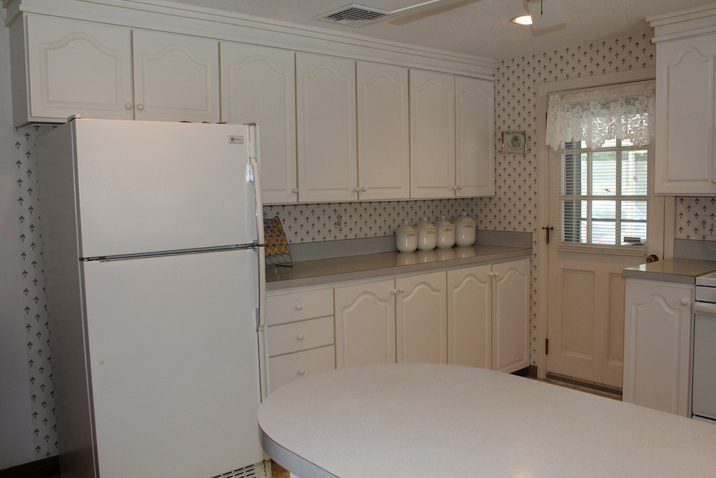 91 Dr Braley Road Freetown, MA 02717 - Photo 4 of 30 Gallery Image 4