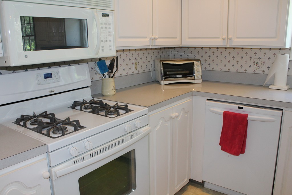 91 Dr Braley Road Freetown, MA 02717 - Photo 7 of 30 Gallery Image 7