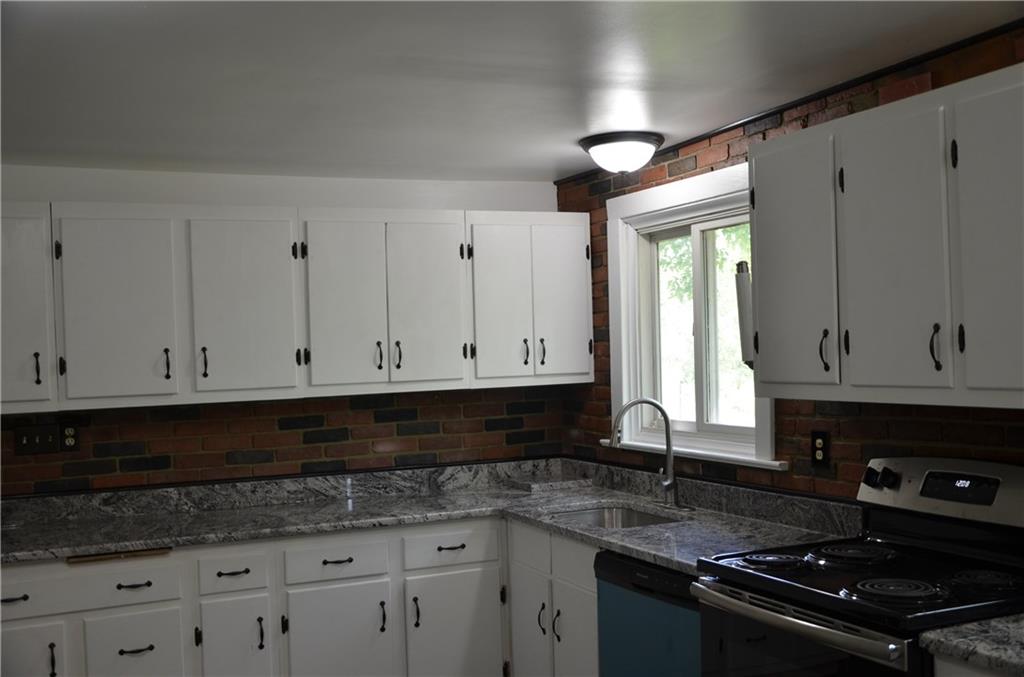 324 Lisbon Road Beaver Falls, PA 15010 - Photo 4 of 25