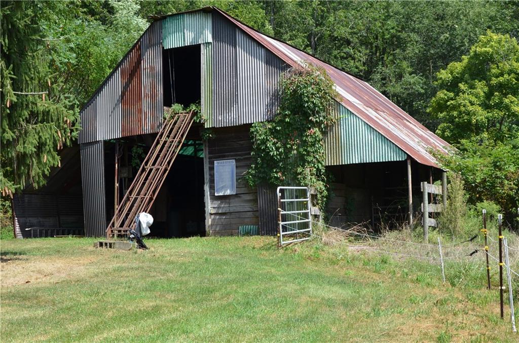 324 Lisbon Road Beaver Falls, PA 15010 - Photo 7 of 25
