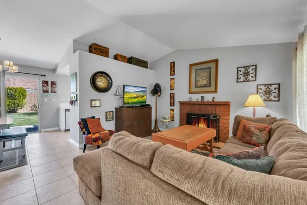 $2,995 | 2815 Minford Street, Lancaster, CA 93536