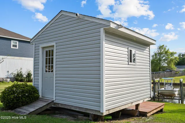 $685,000 | 442 Crow's Nest Lane, Sneads Ferry, NC 28460