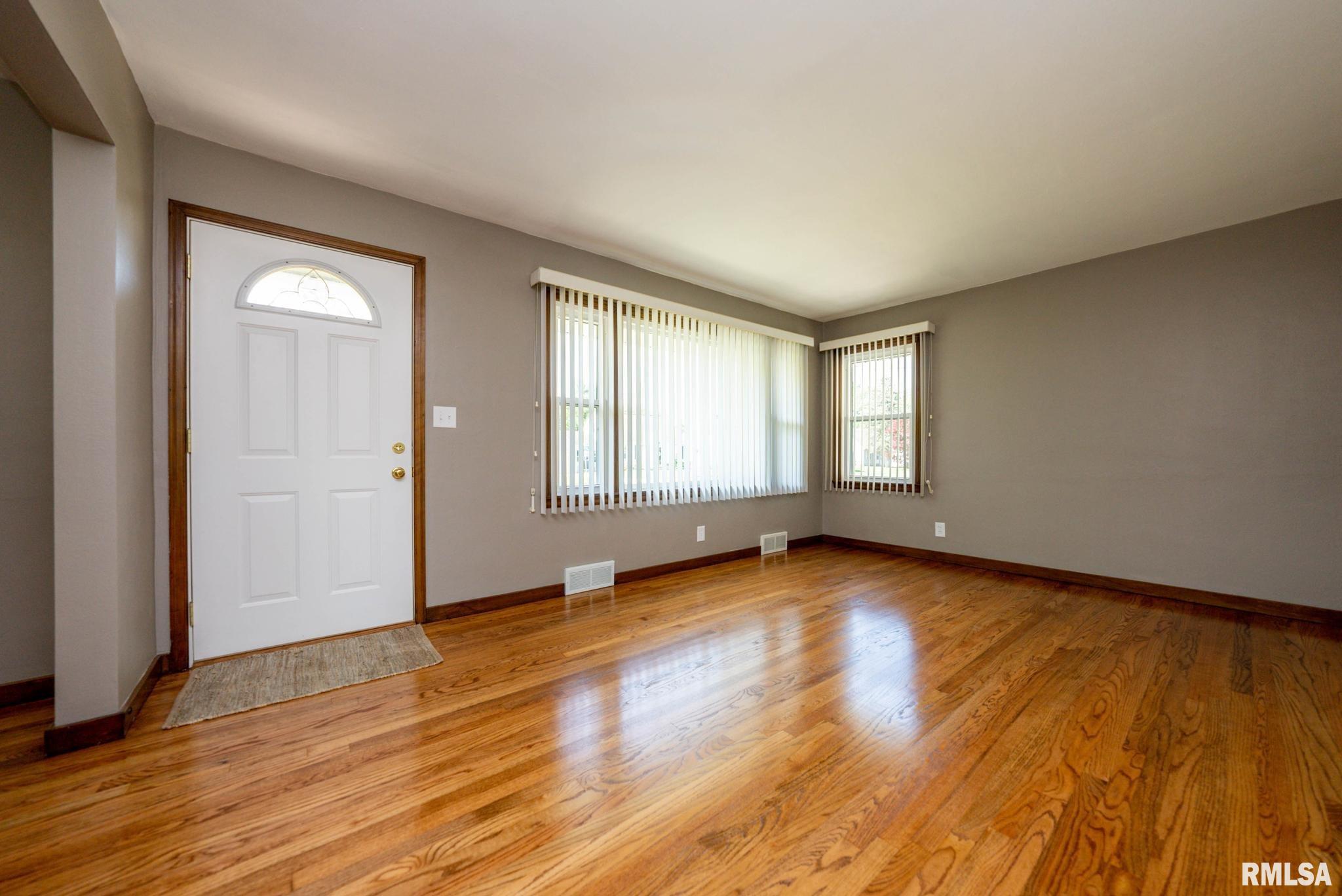 705 Spring Street Washington, IL 61571 - Photo 3 of 43 Gallery Image 3