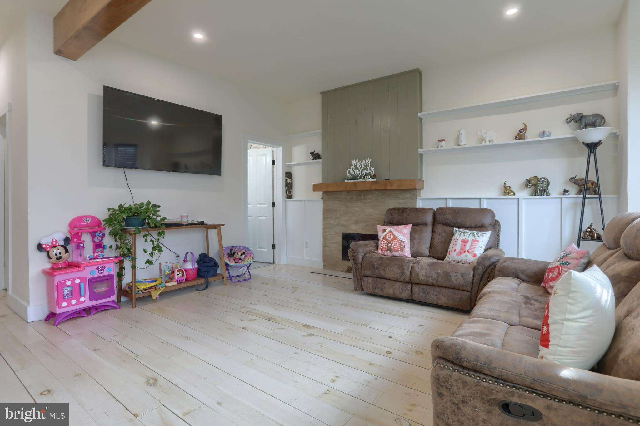 140 South 8th Street Lebanon, PA 17042 - Photo 6 of 34 a living room with furniture and a flat screen tv