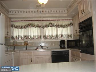 15 Homestead Road Levittown, PA 19056 - Photo 2 of 6 Kitchen