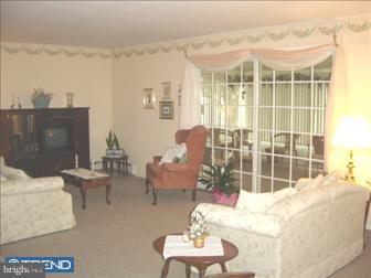 15 Homestead Road Levittown, PA 19056 - Photo 4 of 6 Living Room