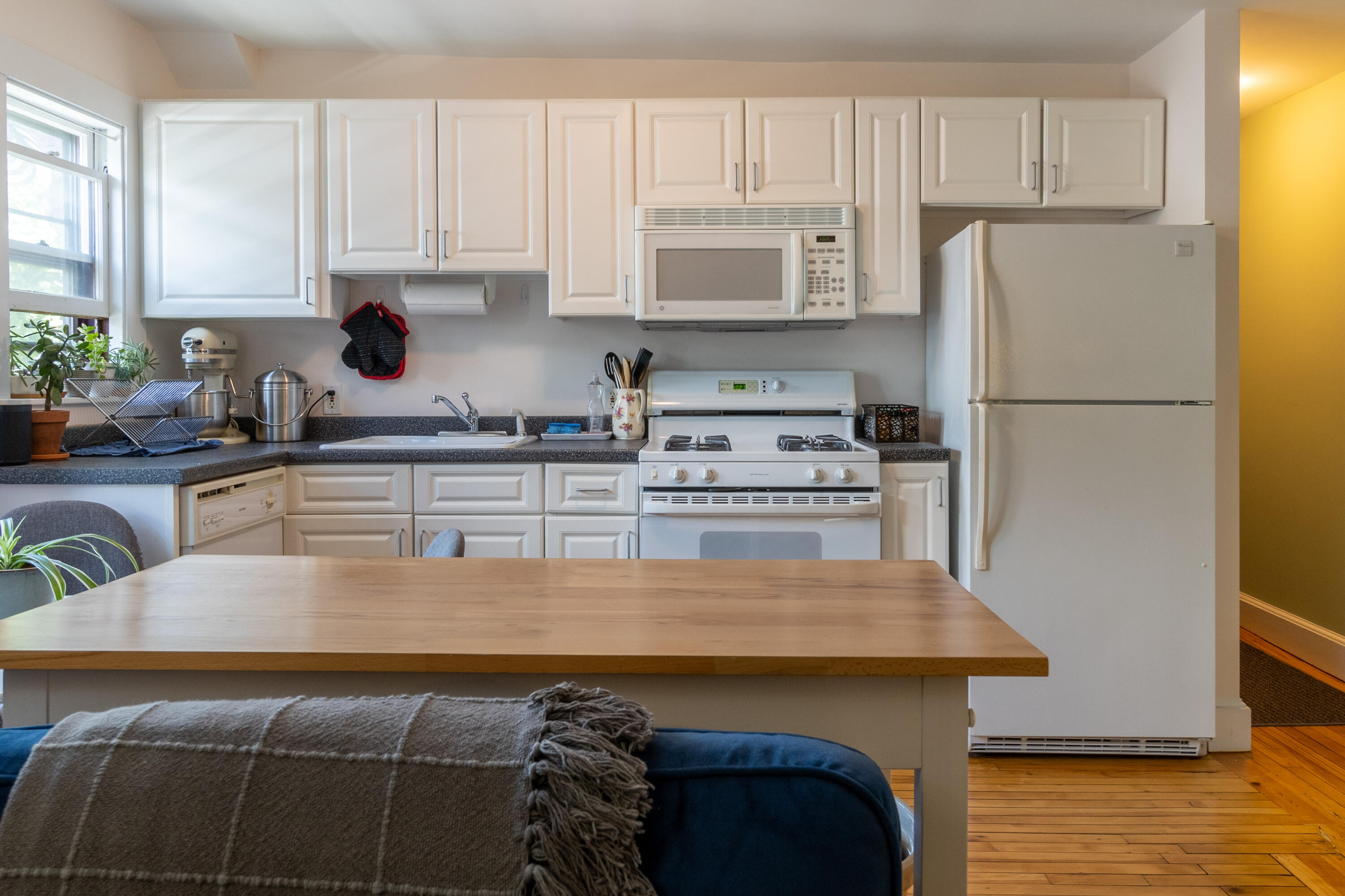 325 Spring Street, Unit 7 Portland, ME 04102 - Photo 4 of 16 06-10-22 325 Spring-9