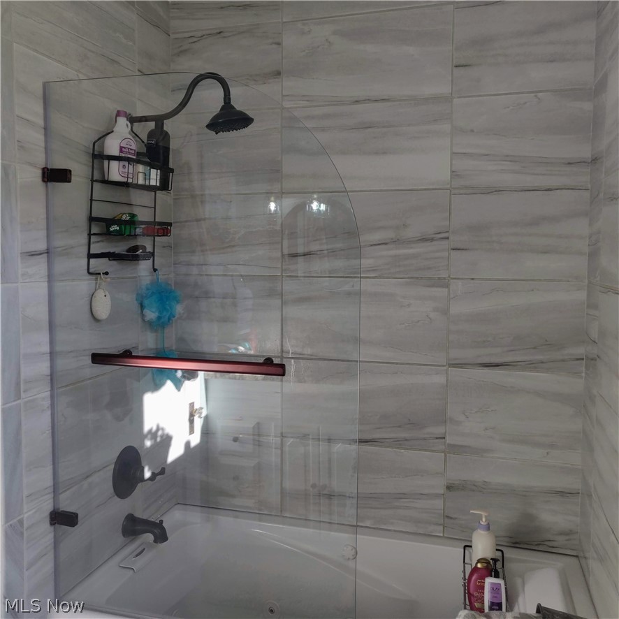 10105 Darrow Road Huron, OH 44839 - Photo 16 of 25 Main floor bath, rehabbed 2017 with tile surround & floor, deep soaking jacuzzi tub
