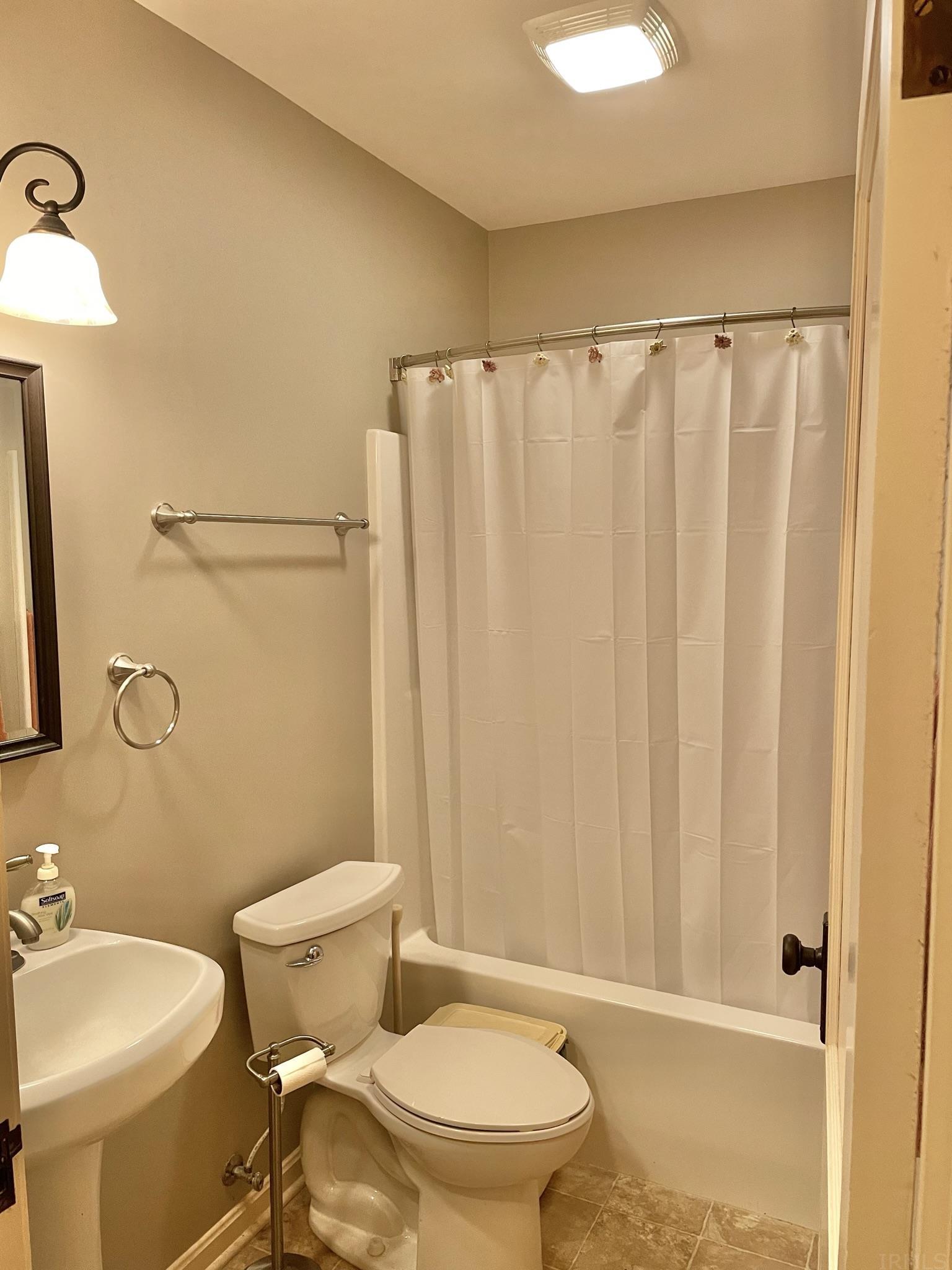 513 East Mill Road Evansville, IN 47711 - Photo 5 of 17 Gallery Image 5
