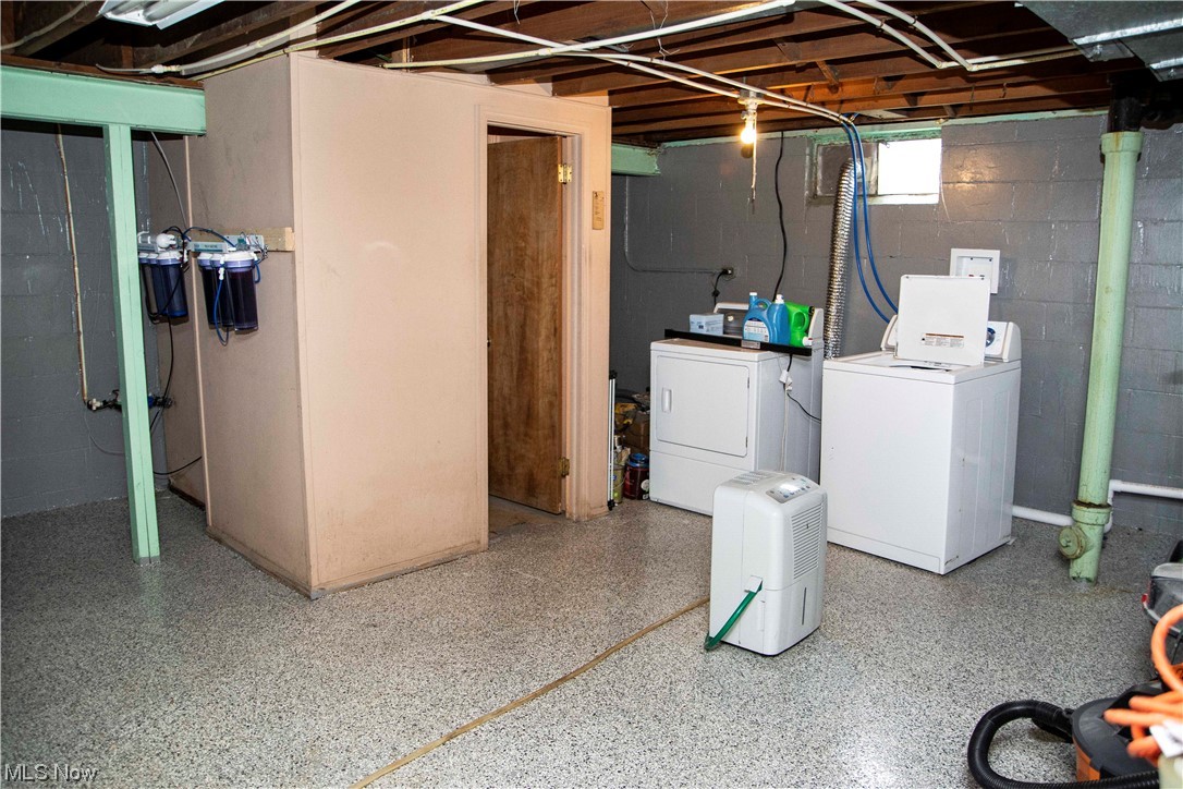 2658 Brunswick Road Youngstown, OH 44511 - Photo 30 of 33 Basement featuring washing machine and dryer