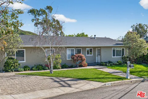 $9,700 | 1122 El Medio Avenue, Pacific Palisades, CA 90272