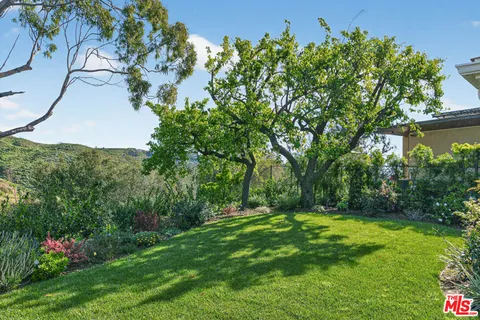 $9,700 | 1122 El Medio Avenue, Pacific Palisades, CA 90272