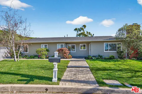 $9,700 | 1122 El Medio Avenue, Pacific Palisades, CA 90272
