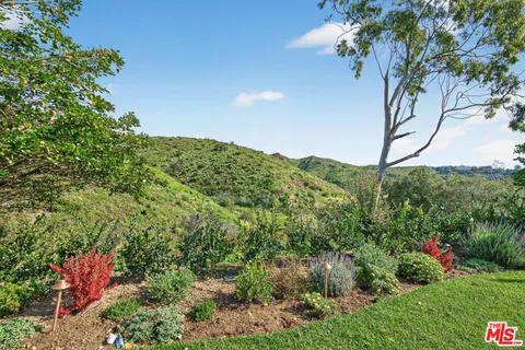 $9,700 | 1122 El Medio Avenue, Pacific Palisades, CA 90272