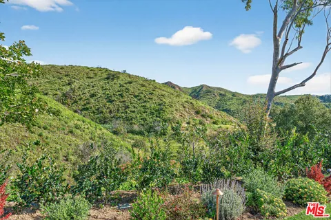 $9,700 | 1122 El Medio Avenue, Pacific Palisades, CA 90272