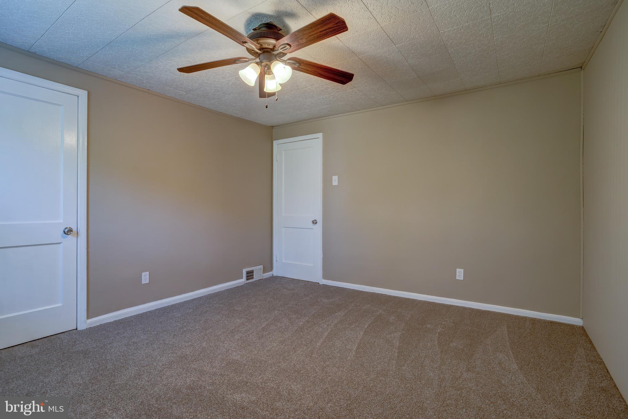 915 Grant Road Folcroft, PA 19032 - Photo 13 of 18