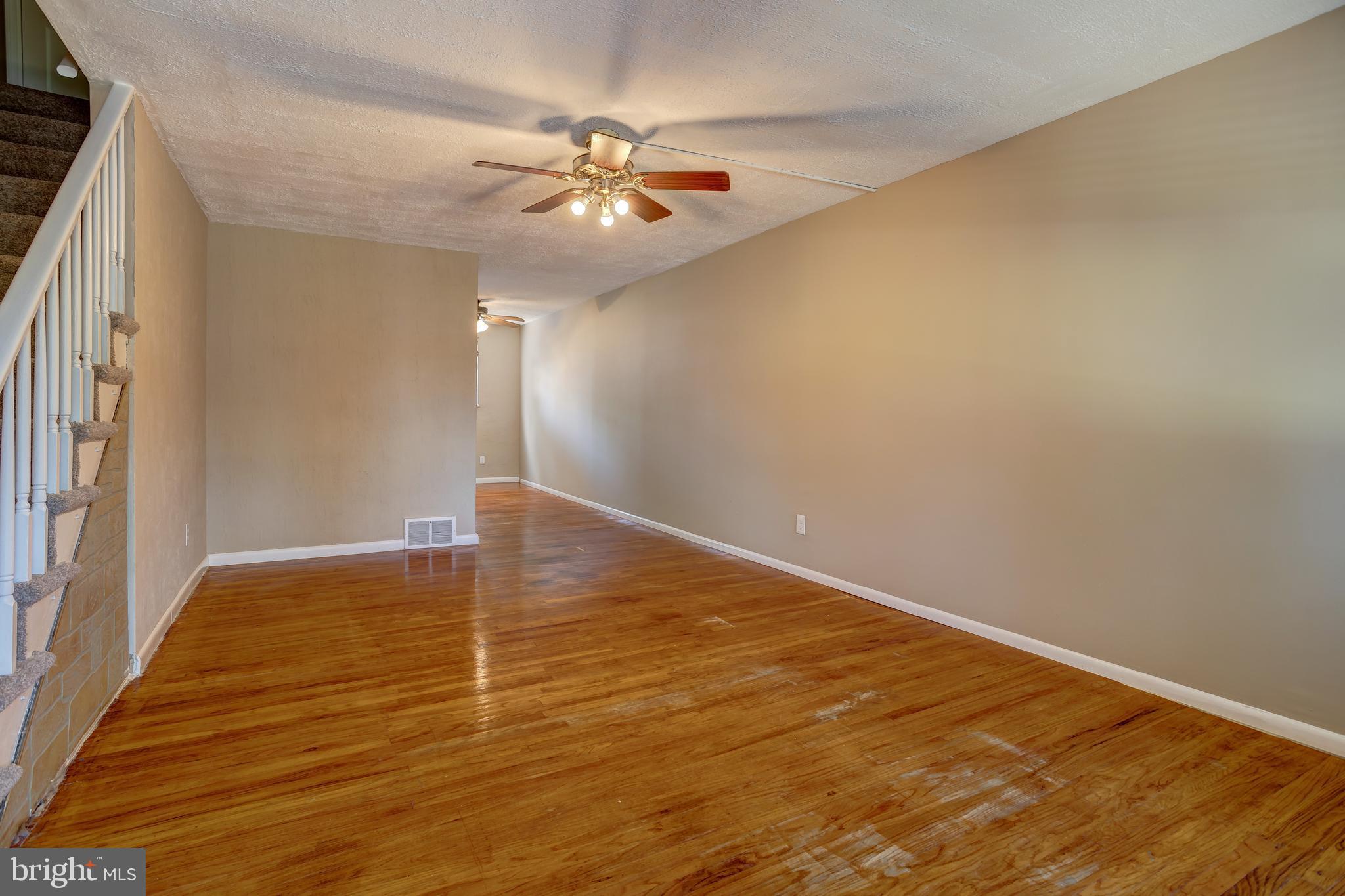 915 Grant Road Folcroft, PA 19032 - Photo 3 of 18