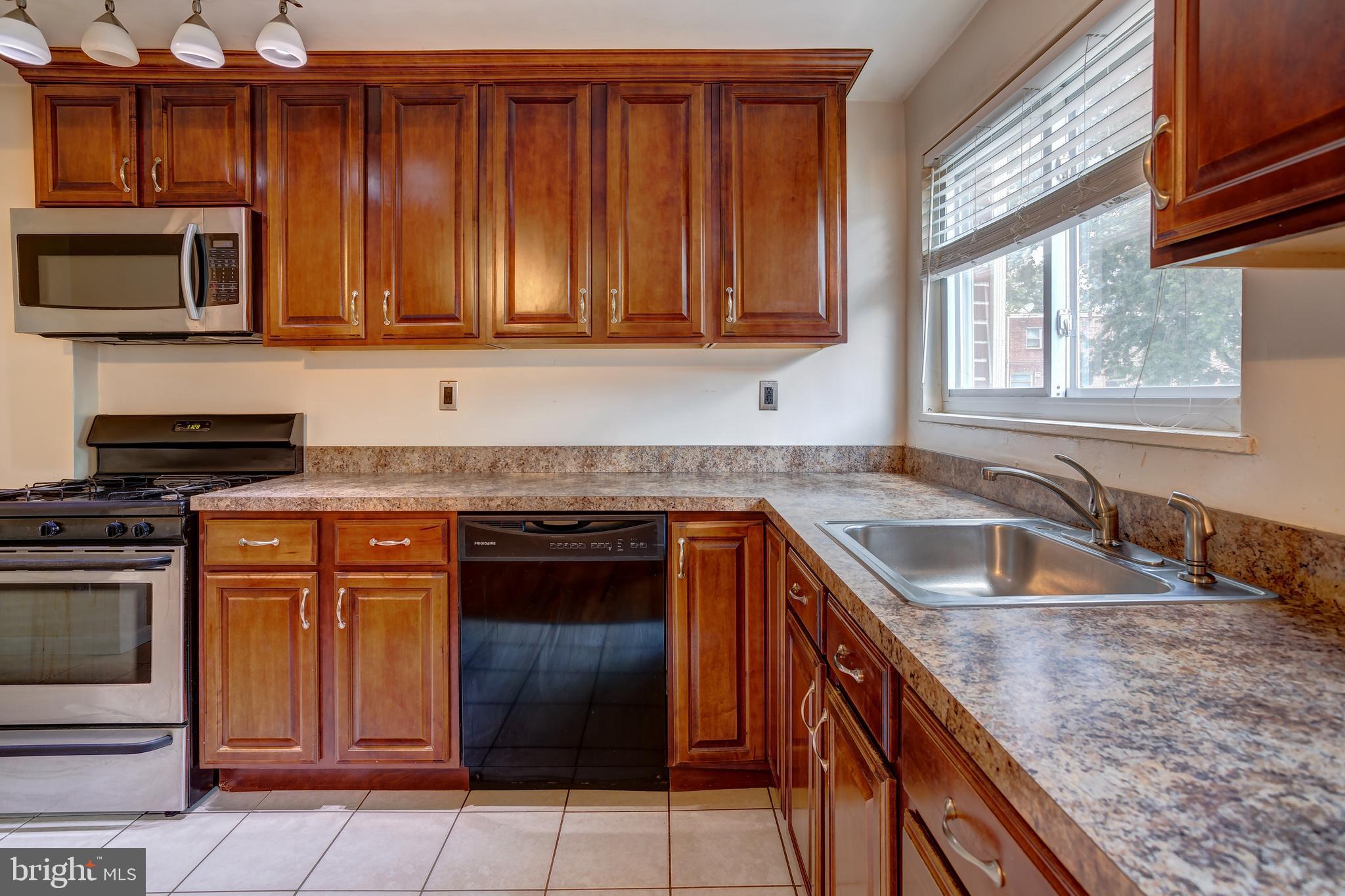 915 Grant Road Folcroft, PA 19032 - Photo 8 of 18