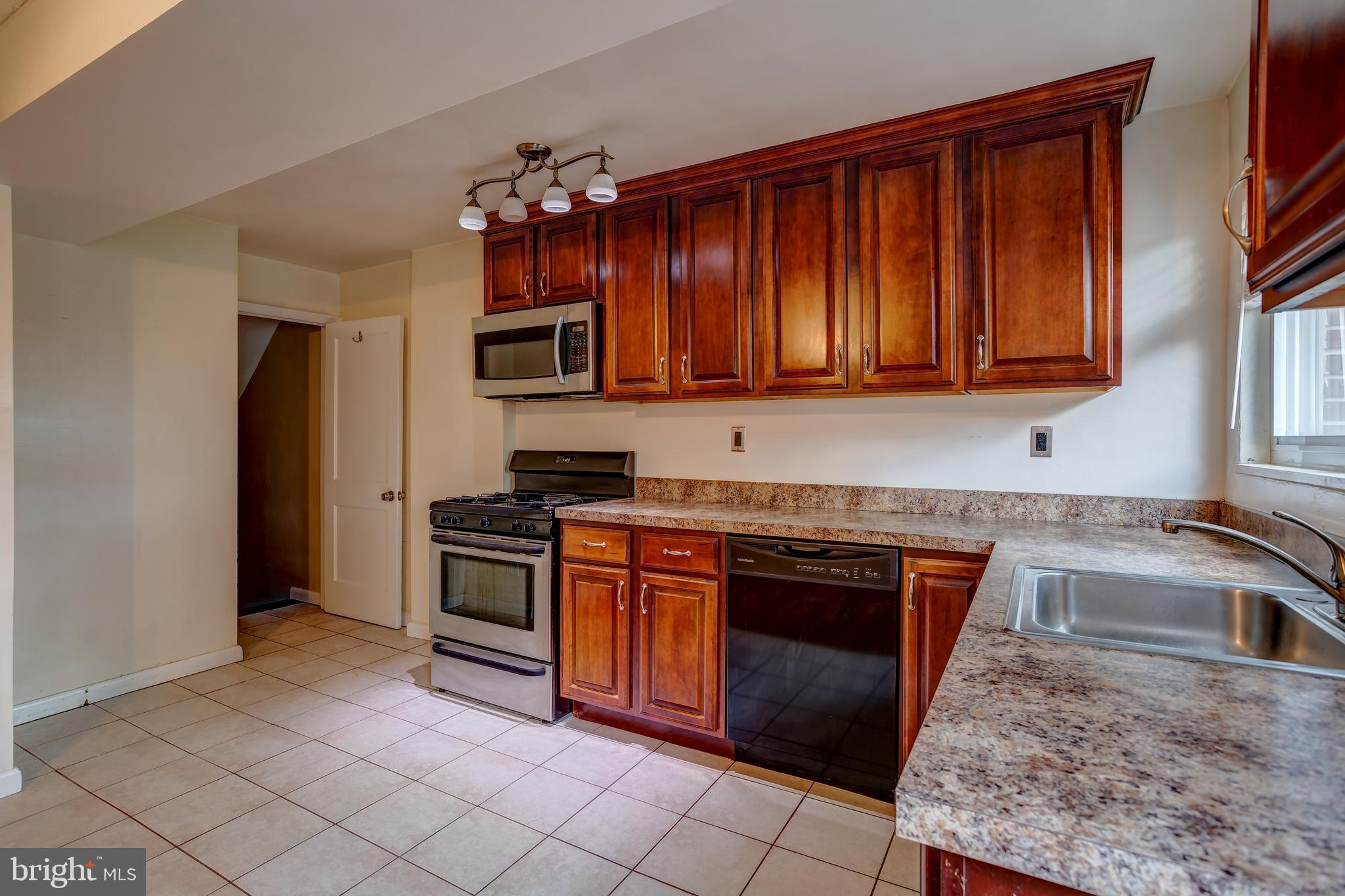 915 Grant Road Folcroft, PA 19032 - Photo 9 of 18