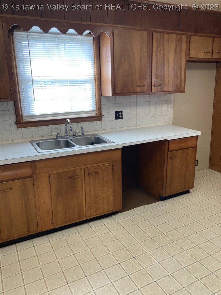 1565 Sandhill Road Point Pleasant, WV 25550 - Photo 13 of 38 Gallery Image 13