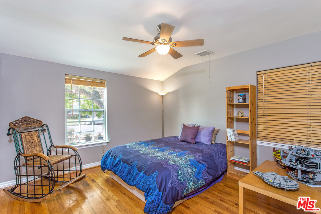 12643 Collins Street Valley Village, CA 91607 - Photo 13 of 34